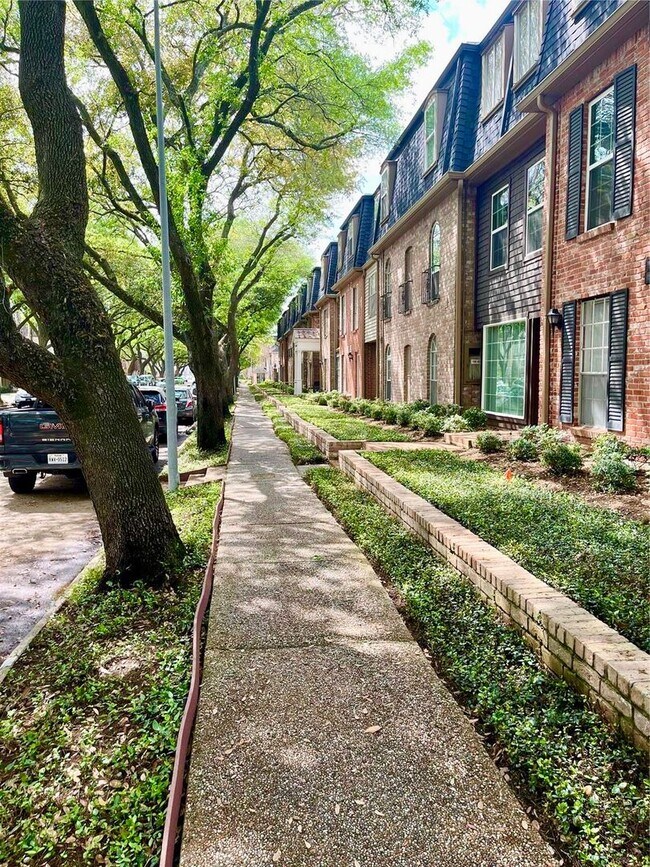 Building Photo - Charming one story Condo in Post Oak