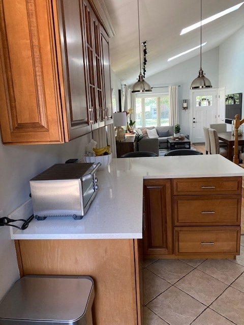 Building Photo - 604 N Pine St