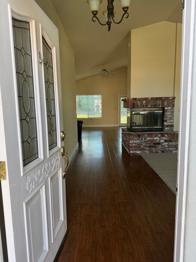 Foto del edificio - 4933 Charter Rd