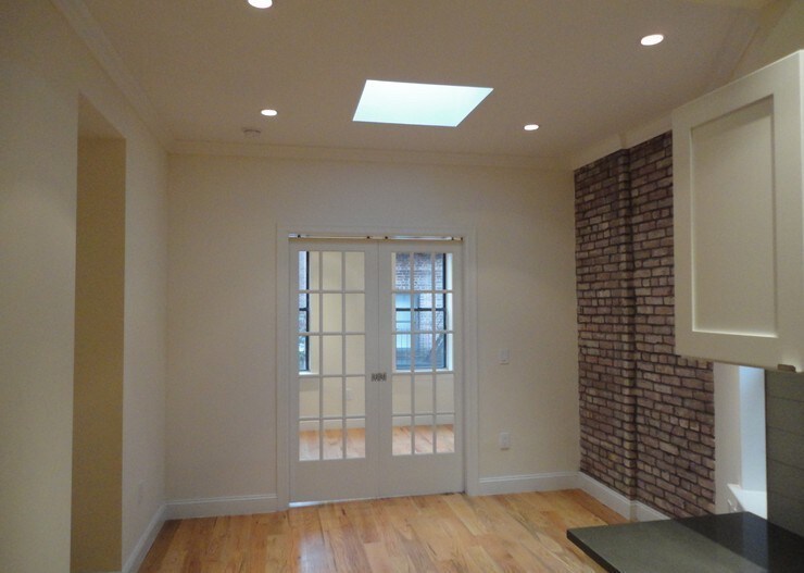 Foto principal - 230 E 33rd St