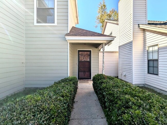 Photo - 1736 Augustine Pl House