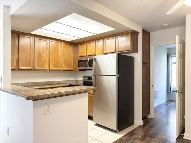 Foto del edificio - Lower Level Condo in Gated Arbor Hill!