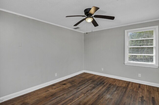 Foto del edificio - Cozy 2 Bedroom Home with Large Yard | Move-In Ready