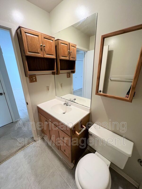 Building Photo - 971 Park Meadow Dr