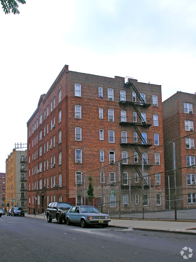 Primary Photo - 593-599 E 170th St