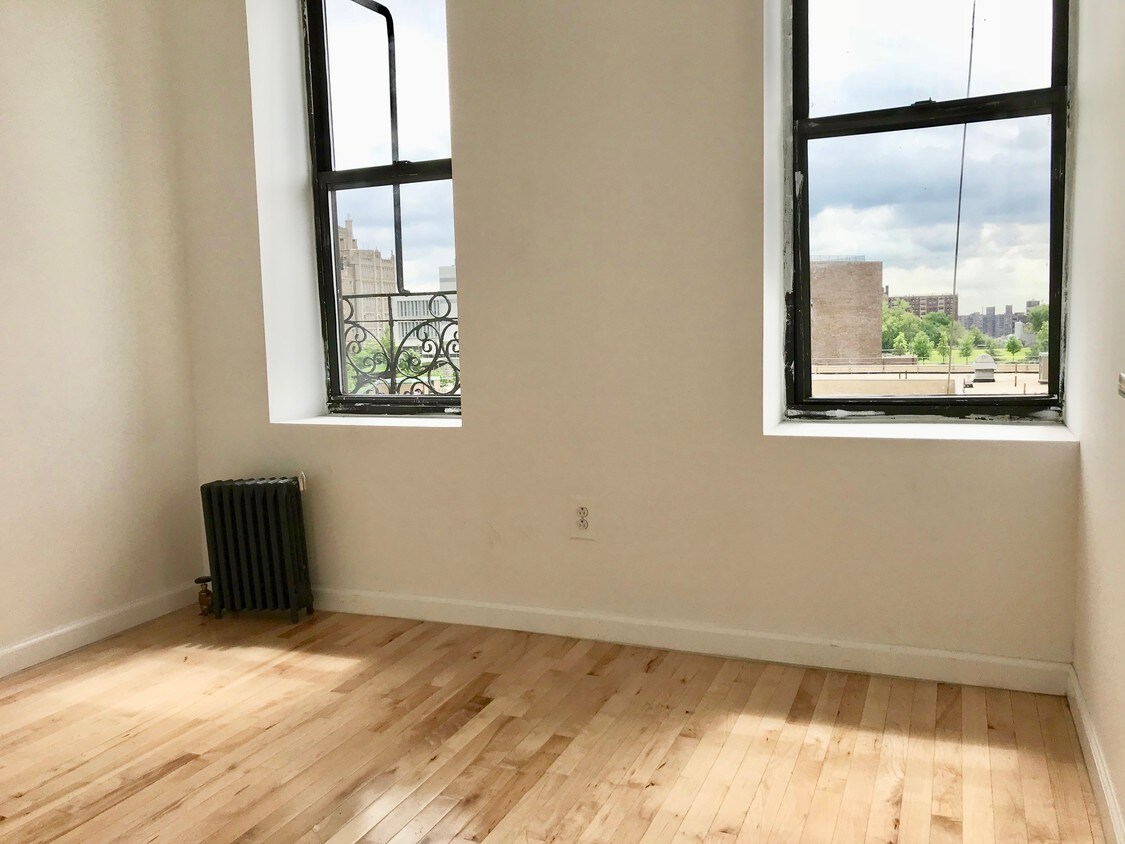 Primary Photo - 1486 Madison Ave