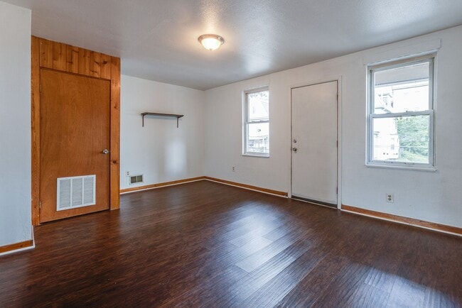 Photo - 438 Kathleen St Apartment