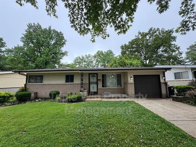 Building Photo - 10655 Hallwood Dr