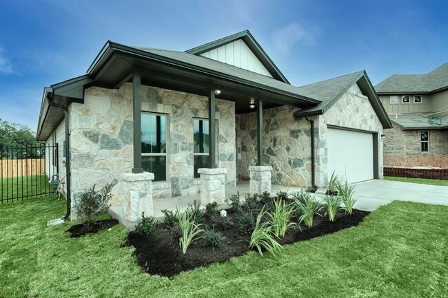 Building Photo - Lovely 3 Bedroom, 2 Bath Home in Quiet Lea...