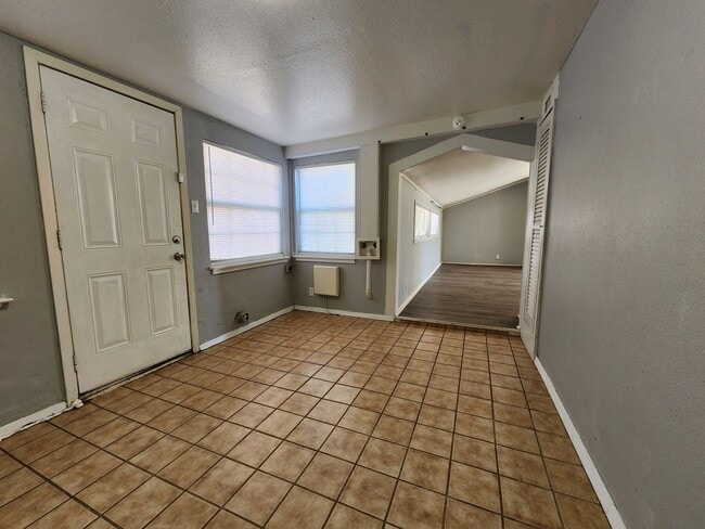 Building Photo - 1101 Clairmont St
