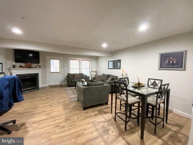 Foto del edificio - 9403 Dunraven St