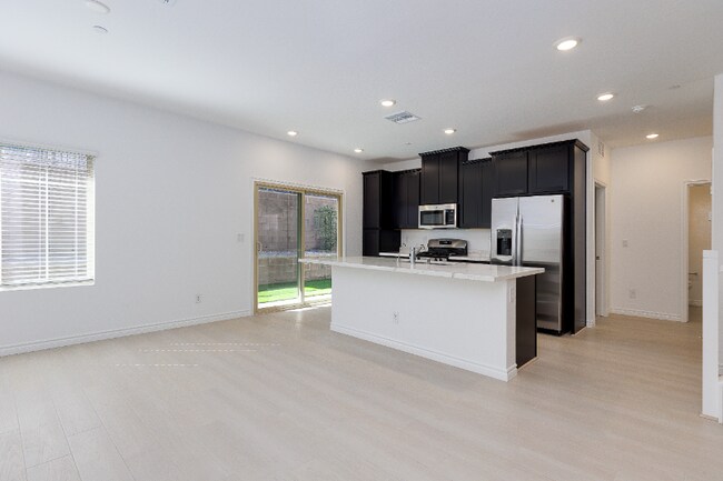 Foto del edificio - 600 N Carriage Hill Dr