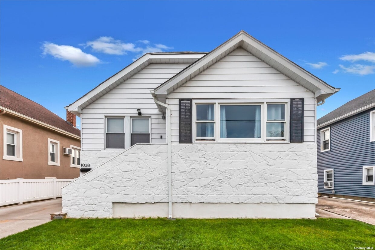 1038 Traymore Blvd, Island Park, NY 11558 House for Rent in Island