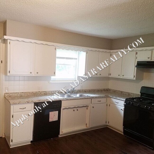 Foto del edificio - Gorgeous 3 Bedroom Duplex in Olathe-Availa...