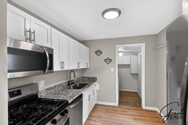 Foto del edificio - $1500 3 bedrooms