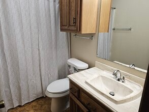 Building Photo - 3115 River Valley Dr