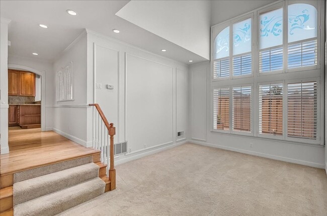 Building Photo - Beautiful 3 bed 2.5 bath townhome in Millbrae