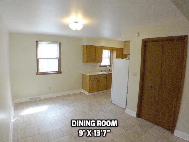 Building Photo - 120 Karen Way