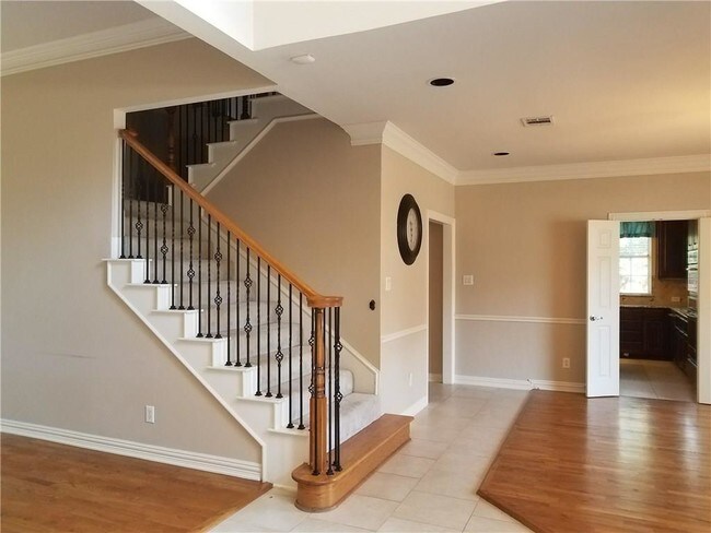 Building Photo - 4400 Barnsley Dr