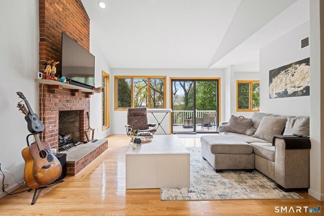 Foto del edificio - 39 Brightwood Ln