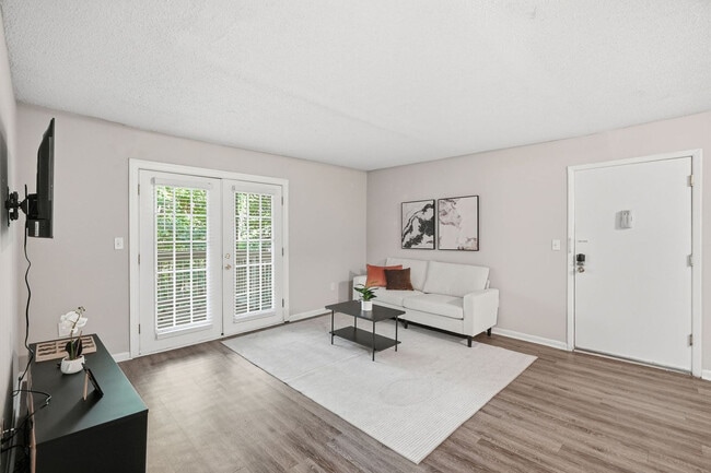 Foto del edificio - 1826 Lantern Ridge Dr