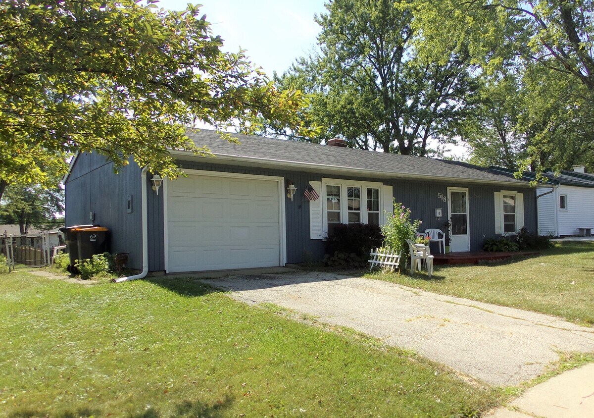 Primary Photo - 518 Country Ln