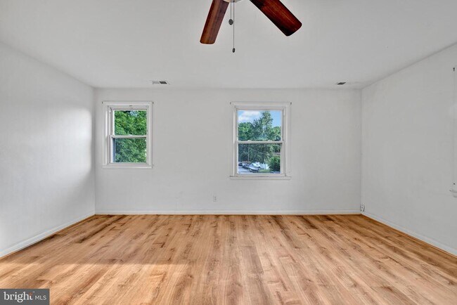 Foto del edificio - 811 Seagrove Rd