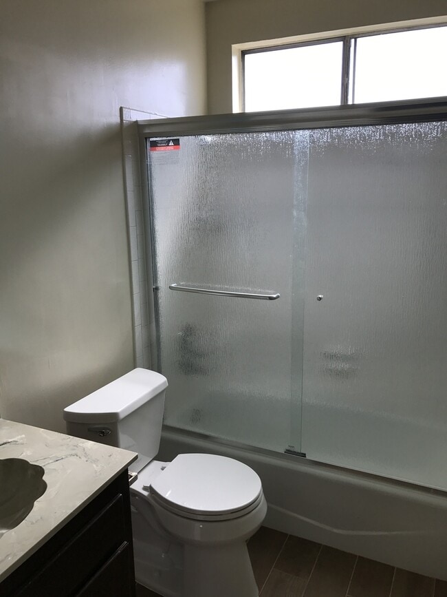 Building Photo - SPACIOUS Upper 2 bedroom unit, Bellflower -- CALL US TODAY!!