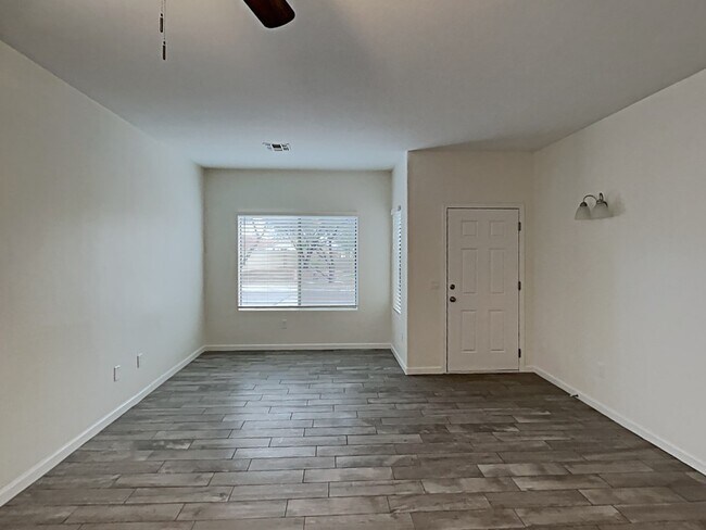 Building Photo - 384 E Camino Rancho Seco