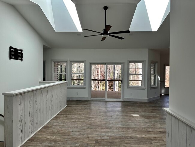 Building Photo - 652 US-15