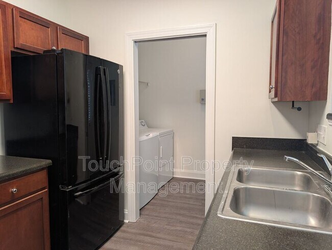 Building Photo - 2104 Sardony Ln