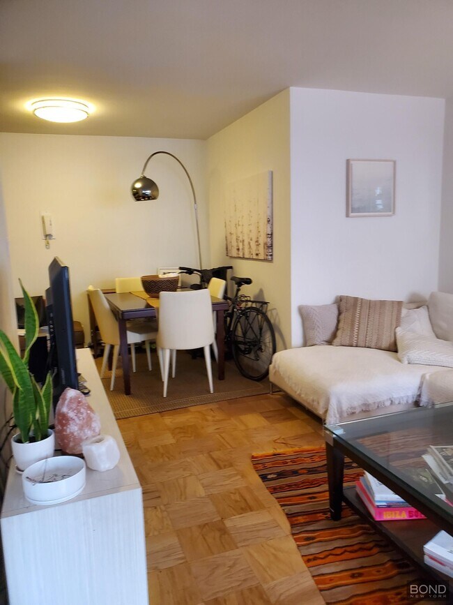 Foto del edificio - 145 E 16th St