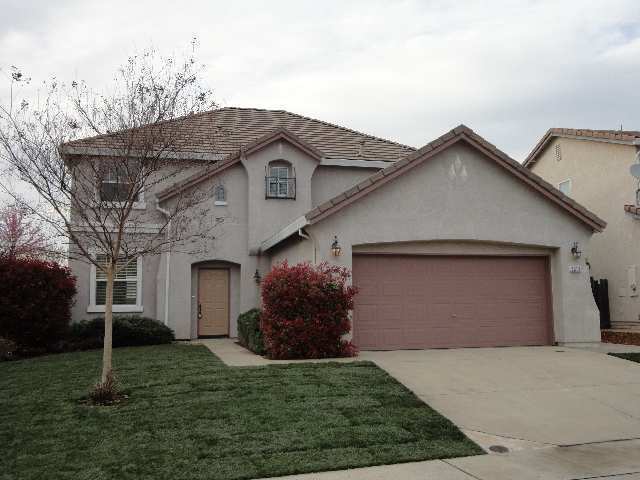 Foto principal - Nice 4 bedroom, 2 1/2 bathroom Home for Re...