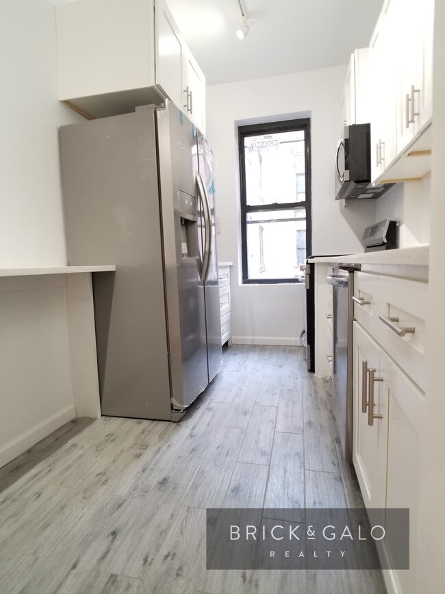 Building Photo - 446 St Johns Pl