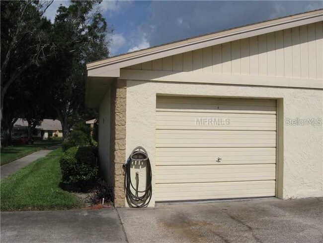 Building Photo - 3411 Stonehaven Ct E