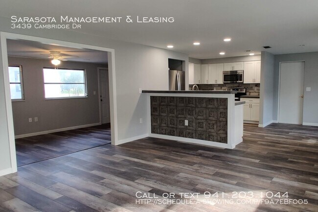 Building Photo - 3439 Cambridge Dr