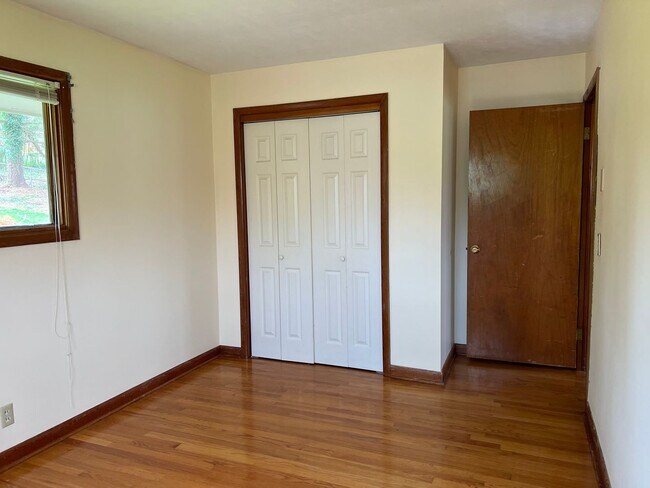 Building Photo - Very nice home located in the heart of Col...