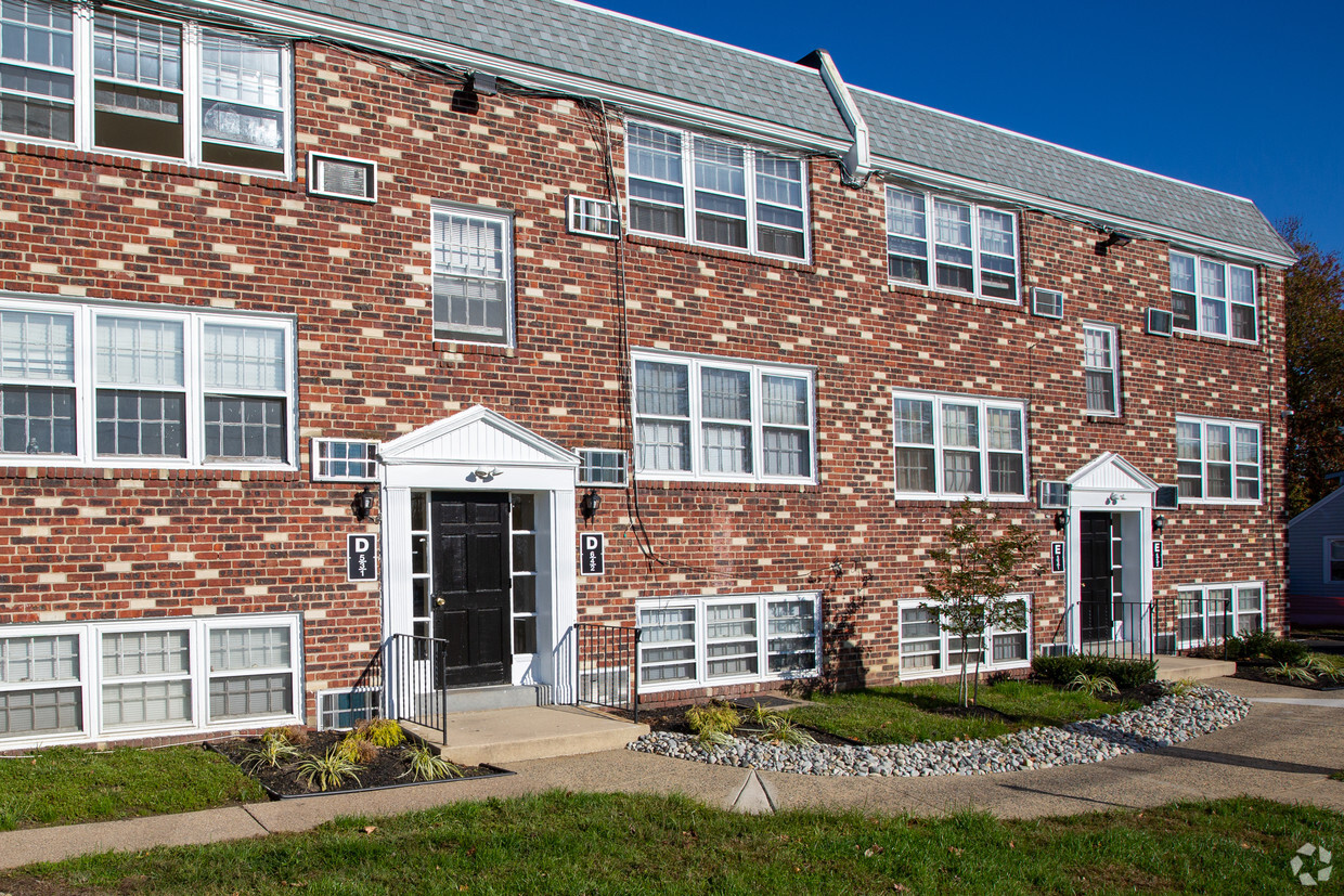 Primary Photo - East Browning Apartments