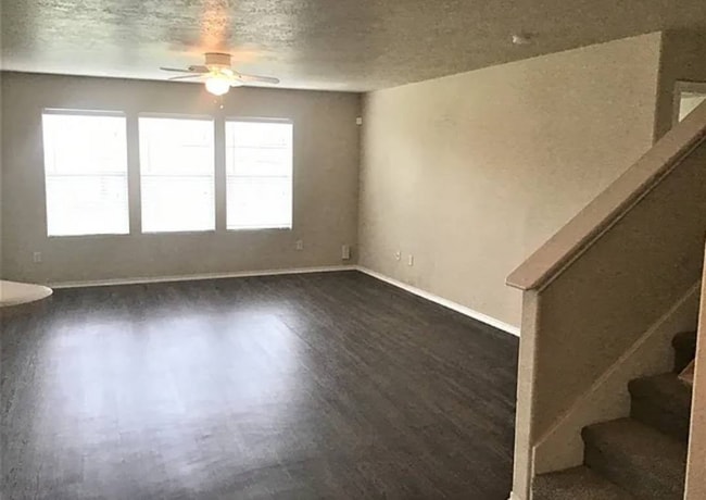 Building Photo - 9530 Belleclaire Ln