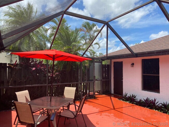 Foto del edificio - 1289 Periwinkle Pl
