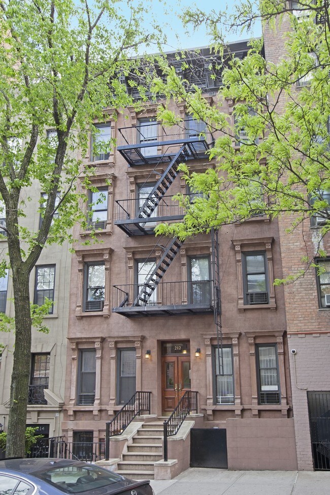 Building Photo - 212 E 70th St