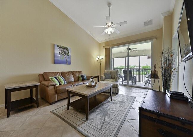 Foto del edificio - ** 2 + Den, Lake View ~ Turnkey Furnished ...