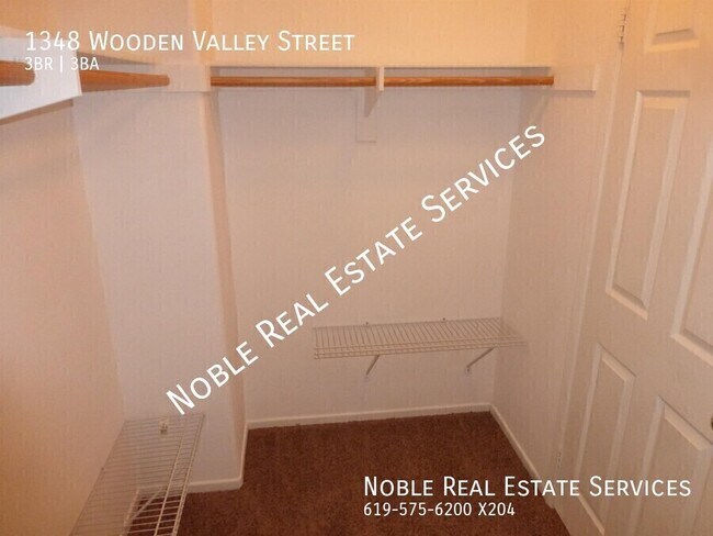 Building Photo - 1348 Wooden Valley St