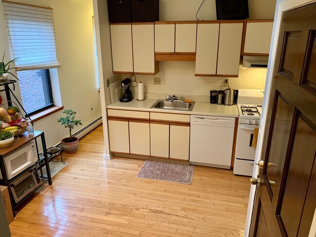 Kitchen - 1509 Buena Vista St