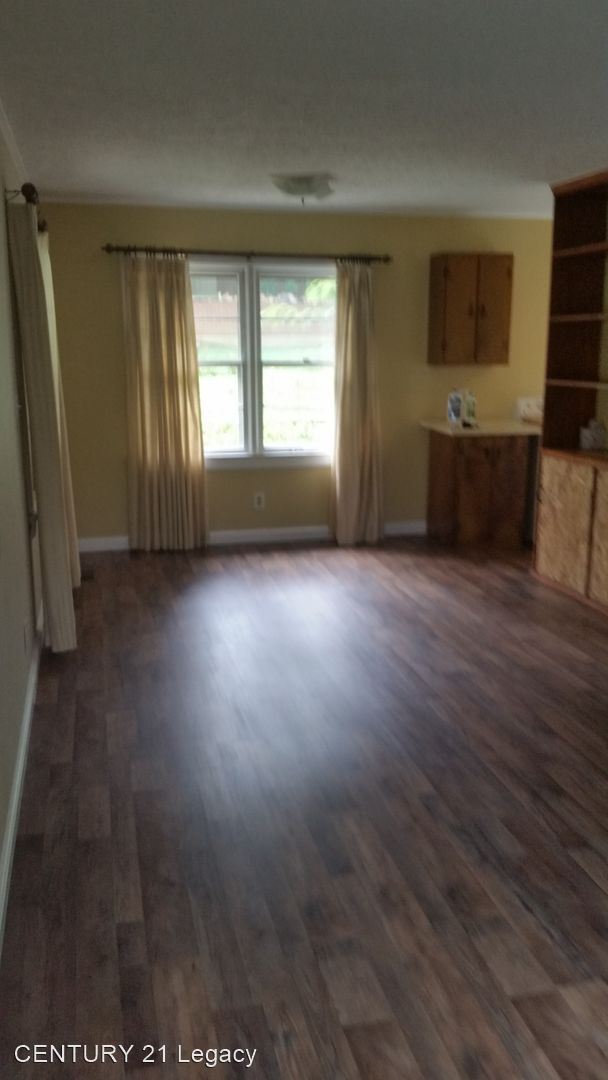 Building Photo - 3 br, 1 bath House - 405 Dogwood Dr
