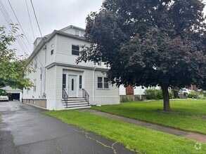 Building Photo - 133 Milton St