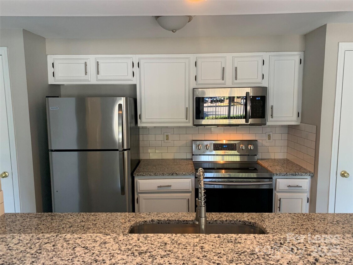 Foto principal - 1630 Arlyn Cir