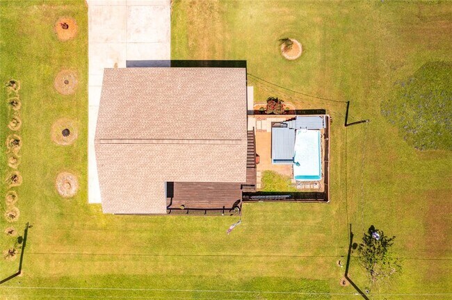Foto del edificio - 16527 Lewis Scot Rd