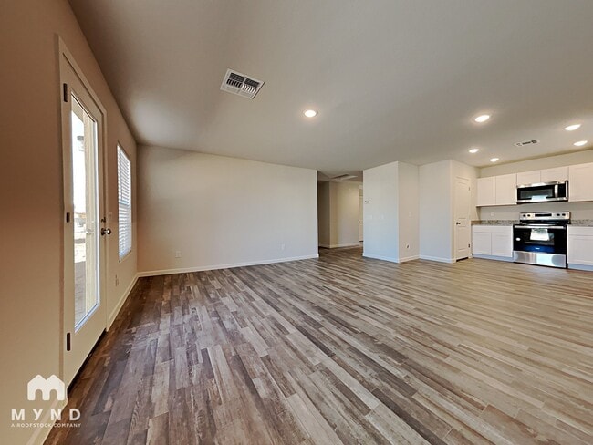 Building Photo - 9346 W Raven Dr