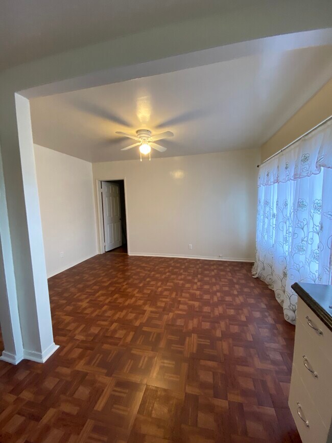 Living Room - 601 S Main St